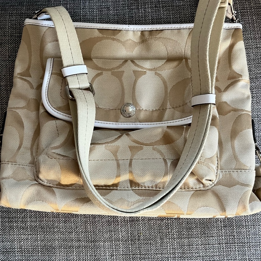 Like new coach shoulder bag